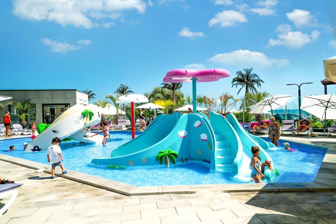 Mur Apartament Alezzi Beach Resort Navodari Exterior photo